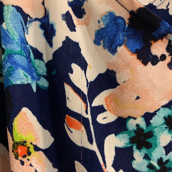 BeBop Floral Romper with Pockets!! - Picture 6 of 6